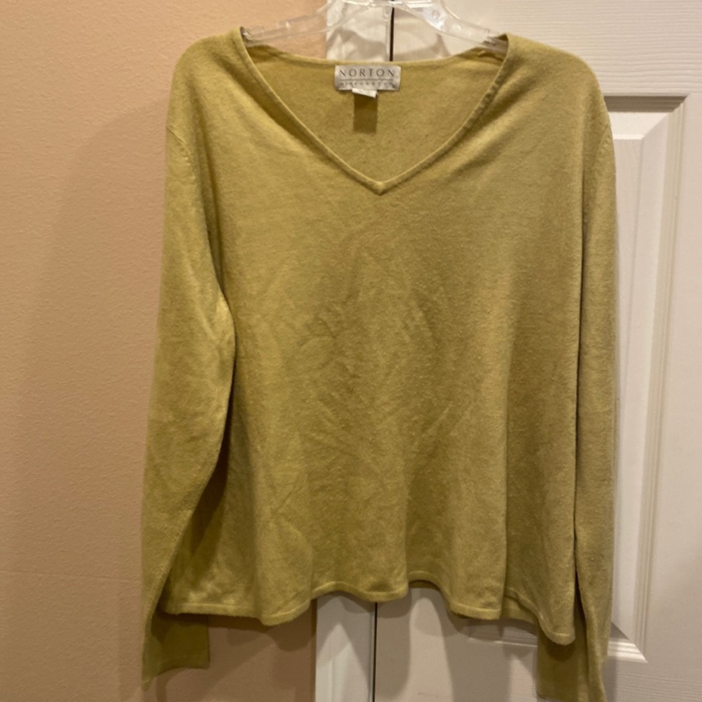 Norton McNaughton v-neck long-sleeved sweater